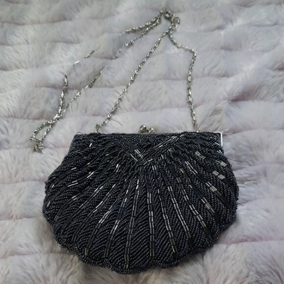 Vintage 50's Black Beaded Scalloped Clamshell Retro Chain Strap Evening Bag - Picture 1 of 12